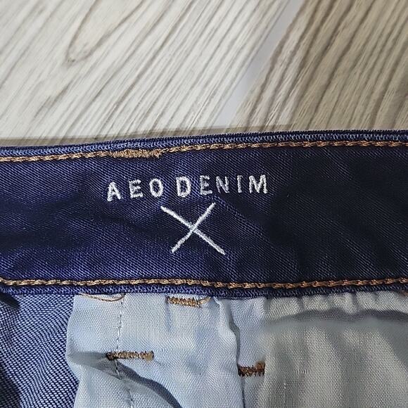 American Eagle Hi-Rise Shortie, Dark Wash Jean Shorts, Women's 4 - Picture 4 of 10